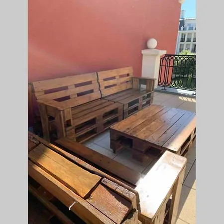 Appartement Terrasse Au Centre De Serris Apartment *